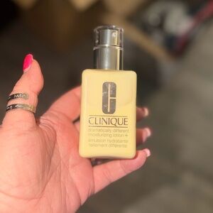 Clinique Hydrating Lotion in Soft Yellow